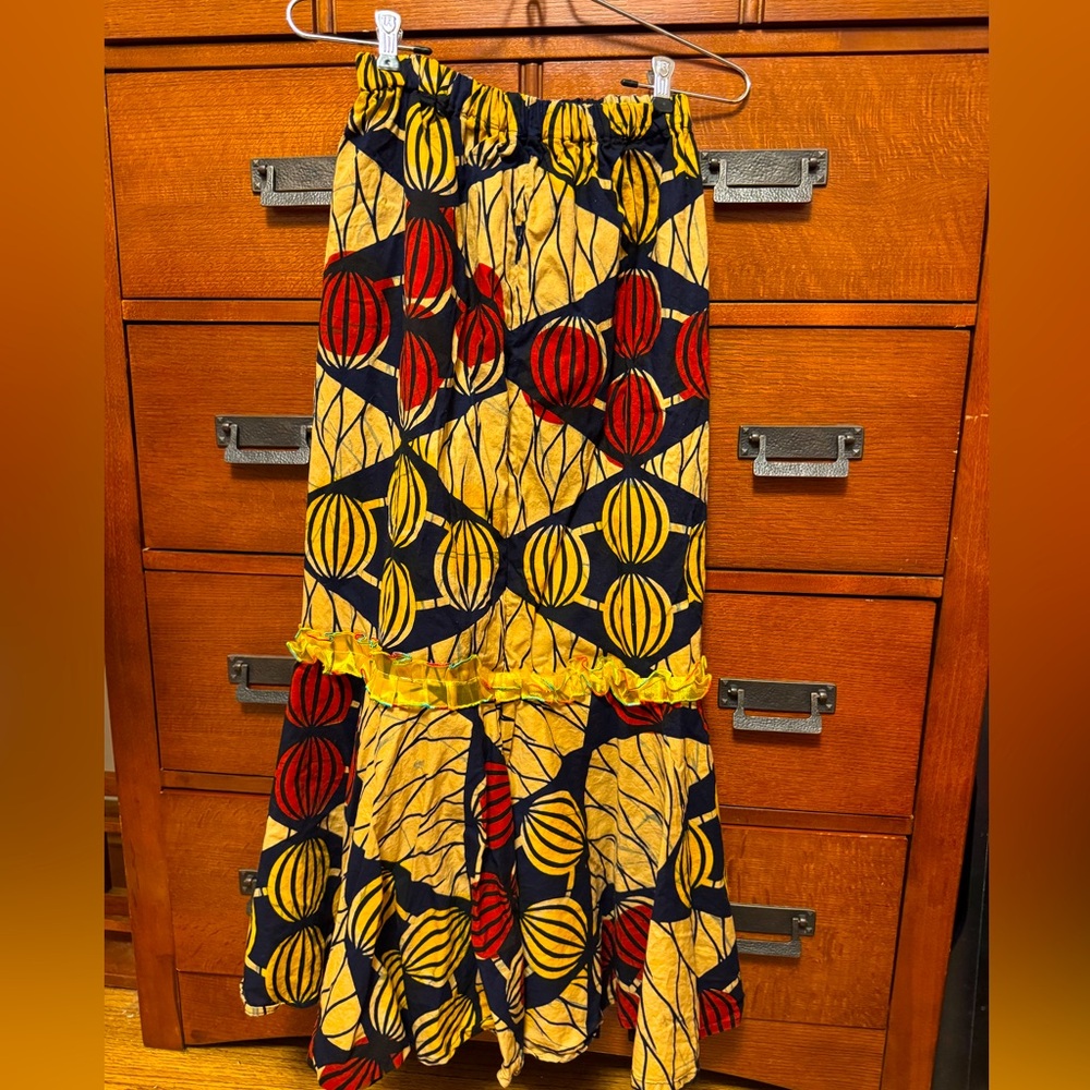 Beautiful African skirt made in Nigeria. Elastic waist to fit sizes XS-L